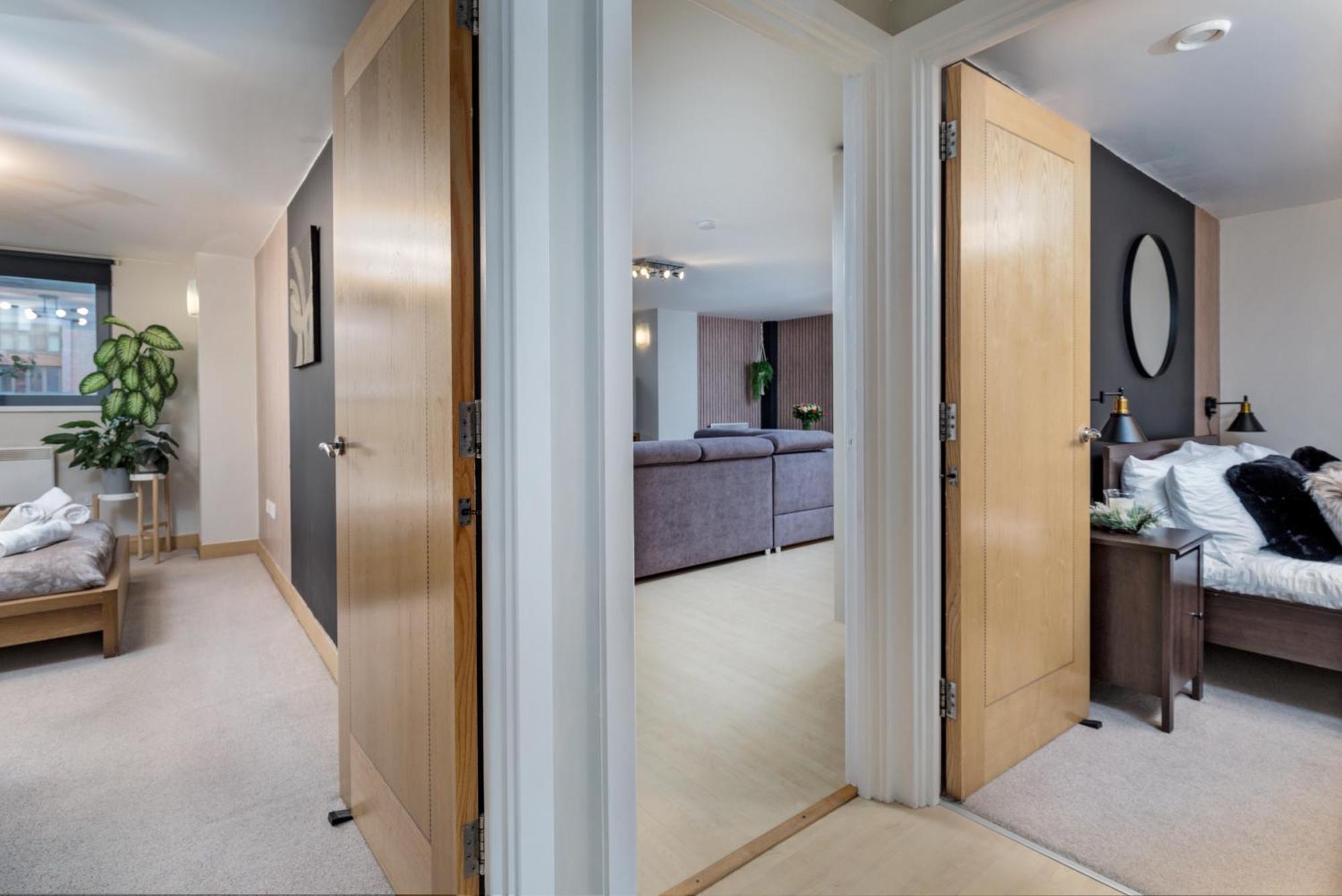 Urban Oasis: Heart Of By Train Apartment *